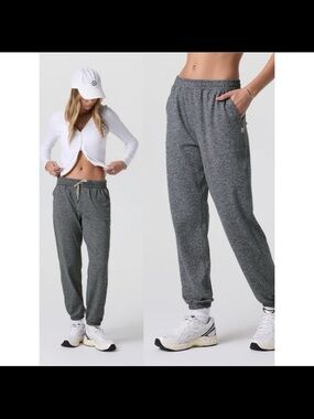 Vuori Boyfriend Joggers in Grey Size M
